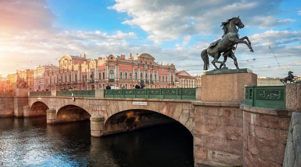 Аничков мост - вид со стороны Фонтанки / Источник spbmuzei.ru