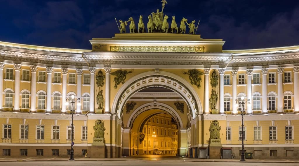 Арка Главного штаба / Источник: lensvet.spb.ru