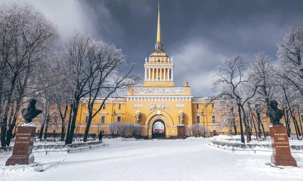 Вид на Адмиралтейство из Александровского сада. ФОТО: topdesignmag.ru